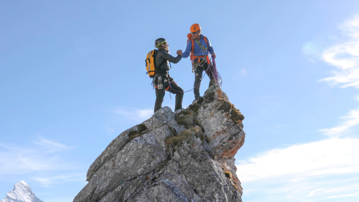 Happiness Research&Development - Escalade - Arrivée au sommet